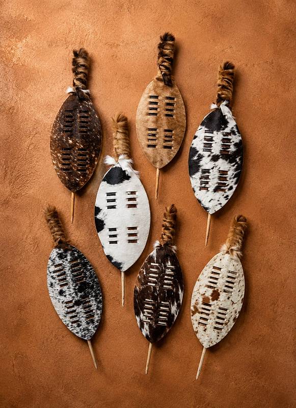 35cm Nguni Cowhide Zulu Dancing Shield - Small Accent Decor Small 35cm Zulu dancing shield handcrafted from authentic patterned hair-on Nguni cowhide.